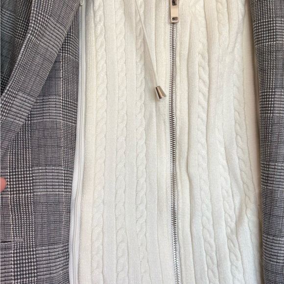 Gray Tahari Plaid Women's Blazer with White Hoodie/sweater - Picture 4 of 8